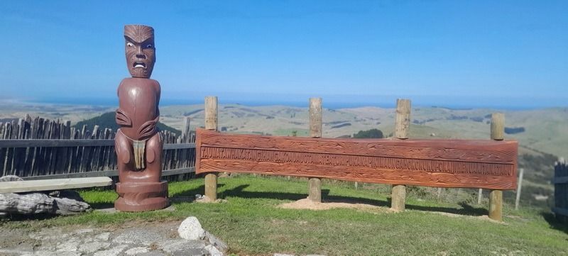 A long walk/hikoi to the summit  A long walk/hikoi to the summit